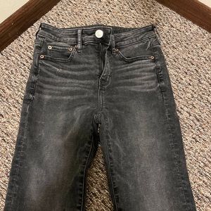 American Eagle black distressed Hi rise jegging Size 4